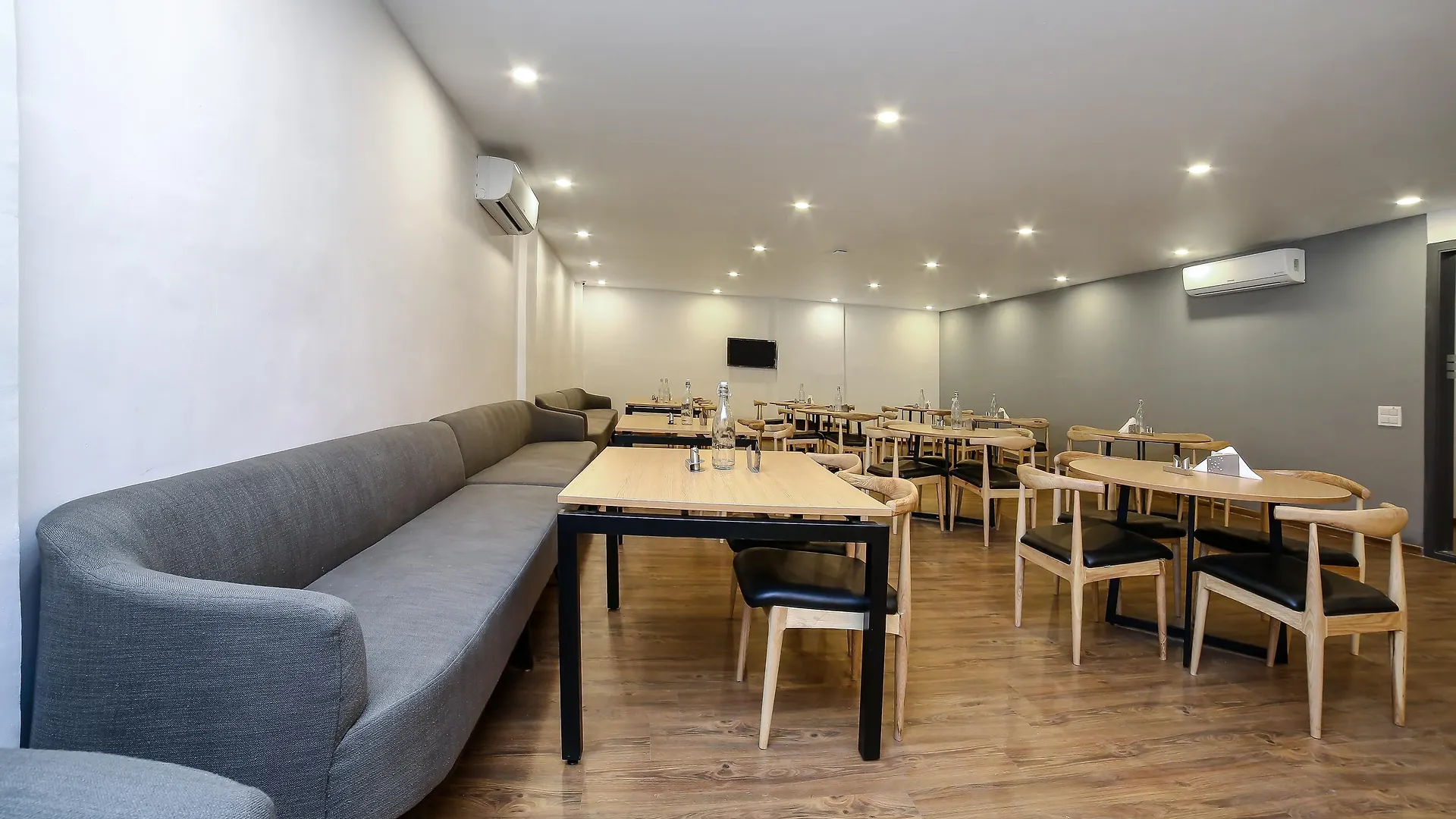 Oyo Townhouse 80 Meera Bagh Delhi  Hotel Delhi (National Capital Territory of India)