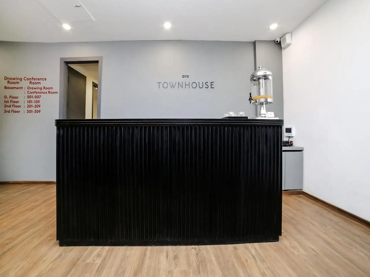 *** Hotel Oyo Townhouse 80 Meera Bagh Delhi  India
