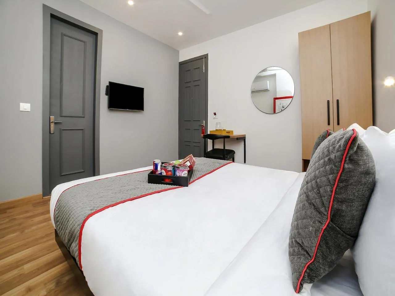 Oyo Townhouse 80 Meera Bagh Delhi  3*, Delhi (National Capital Territory of India)