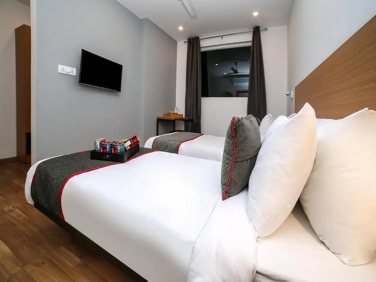 Oyo Townhouse 80 Meera Bagh Delhi  Delhi (National Capital Territory of India)
