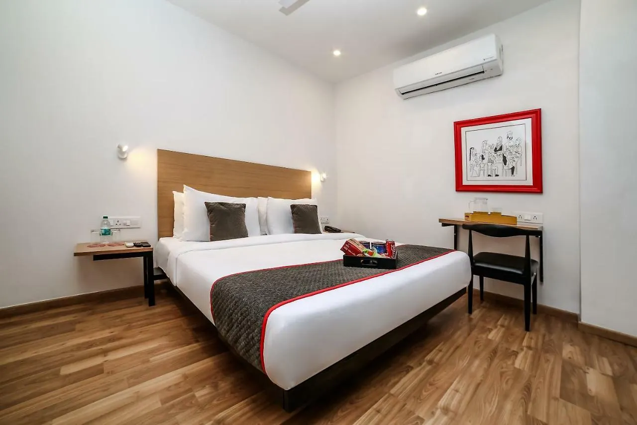 Oyo Townhouse 80 Meera Bagh Delhi  Hotel Delhi (National Capital Territory of India)