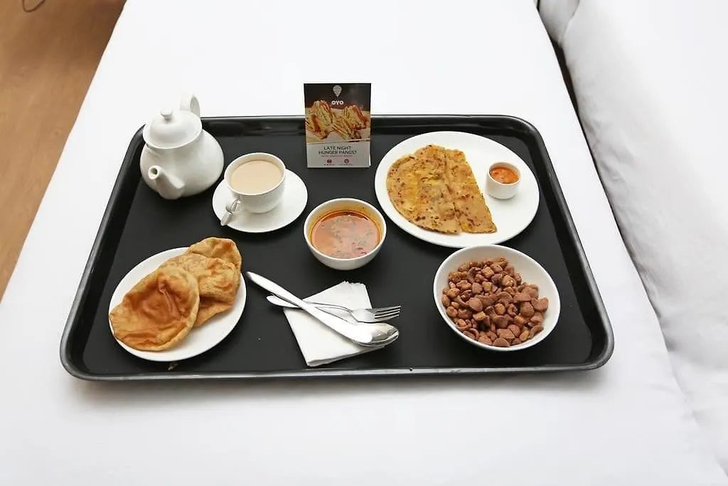 Oyo Townhouse 80 Meera Bagh Delhi  3*, Delhi (National Capital Territory of India)